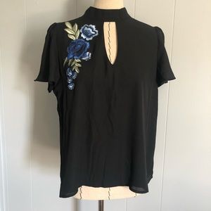 Lily White Embroidered Flower Blouse. Sz XL
